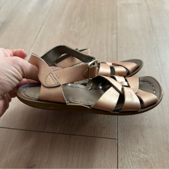 Salt Water Sandals
Original Salt Water Sandals in Rose Gold 11 Girls - Picture 4 of 6